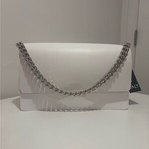 Elegant White Chain Clutch